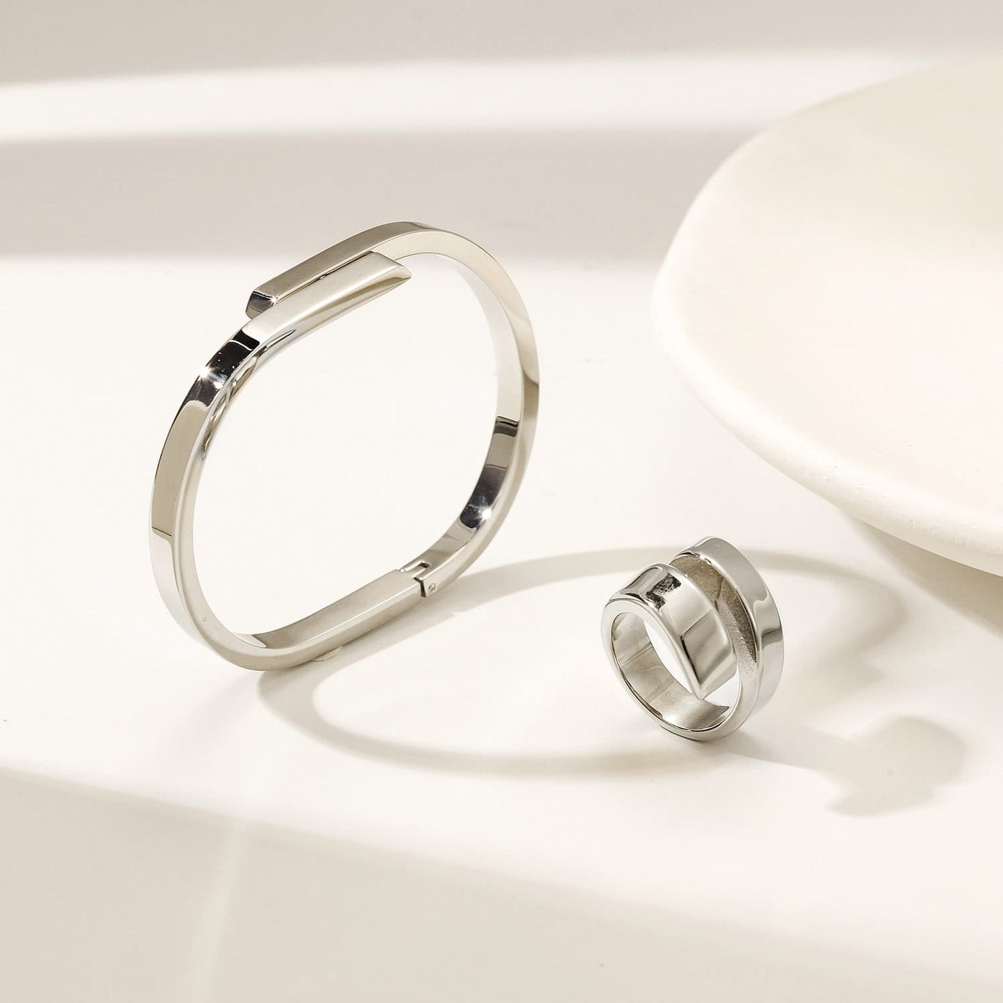 Crossover Ring